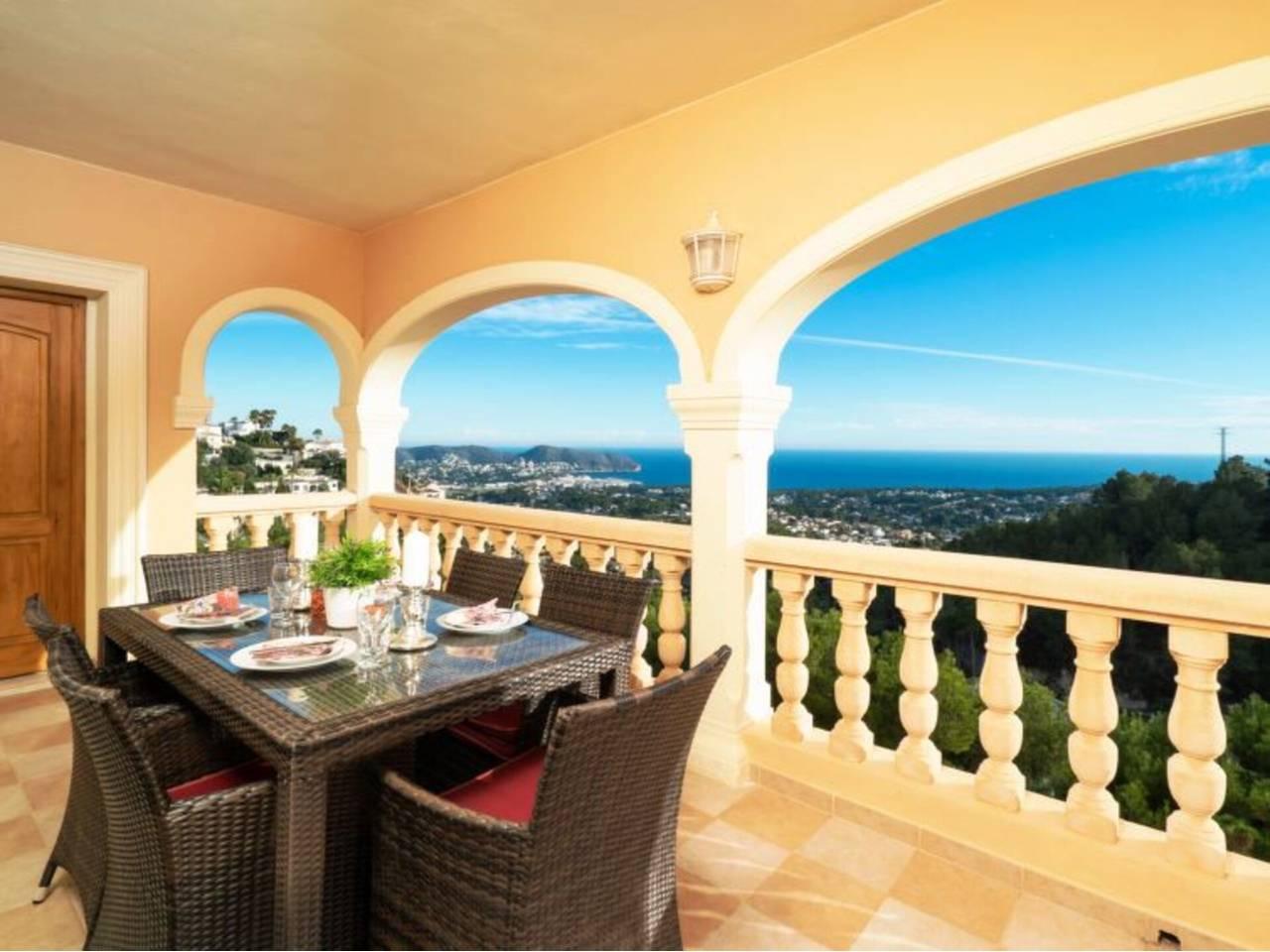 Casa Adosada de 4 Dormitorios en alquiler vacacional en Moraira