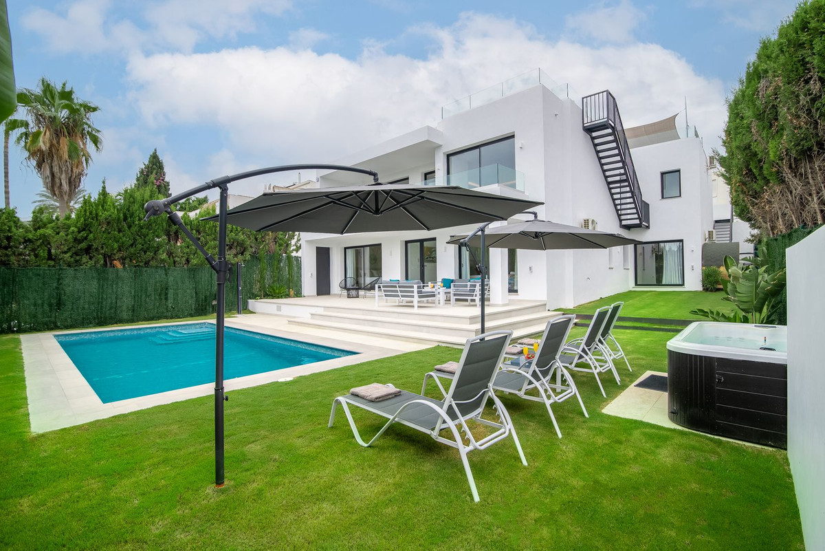 5 Bed, 5 Bath - Villa for Rent in San Pedro de Alcántara
