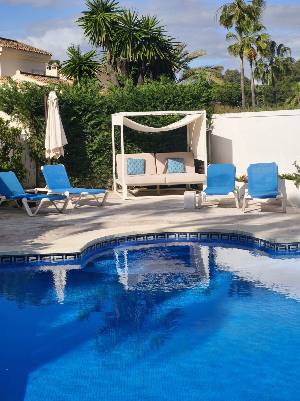 Casa de 5 Dormitorios en alquiler en Estepona