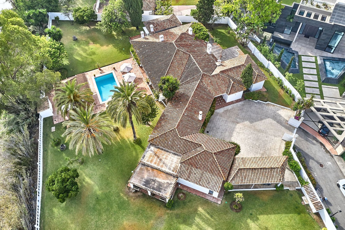 7 Bed, 5 Bath - Villa for Sale in Guadalmina Baja, San Pedro de Alcántara