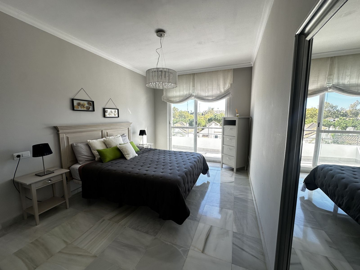 Piso de 2 Dormitorios en venta en Nueva Andalucía, Marbella