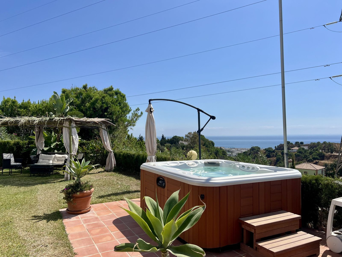 6 Bed - Country House for Sale in Estepona