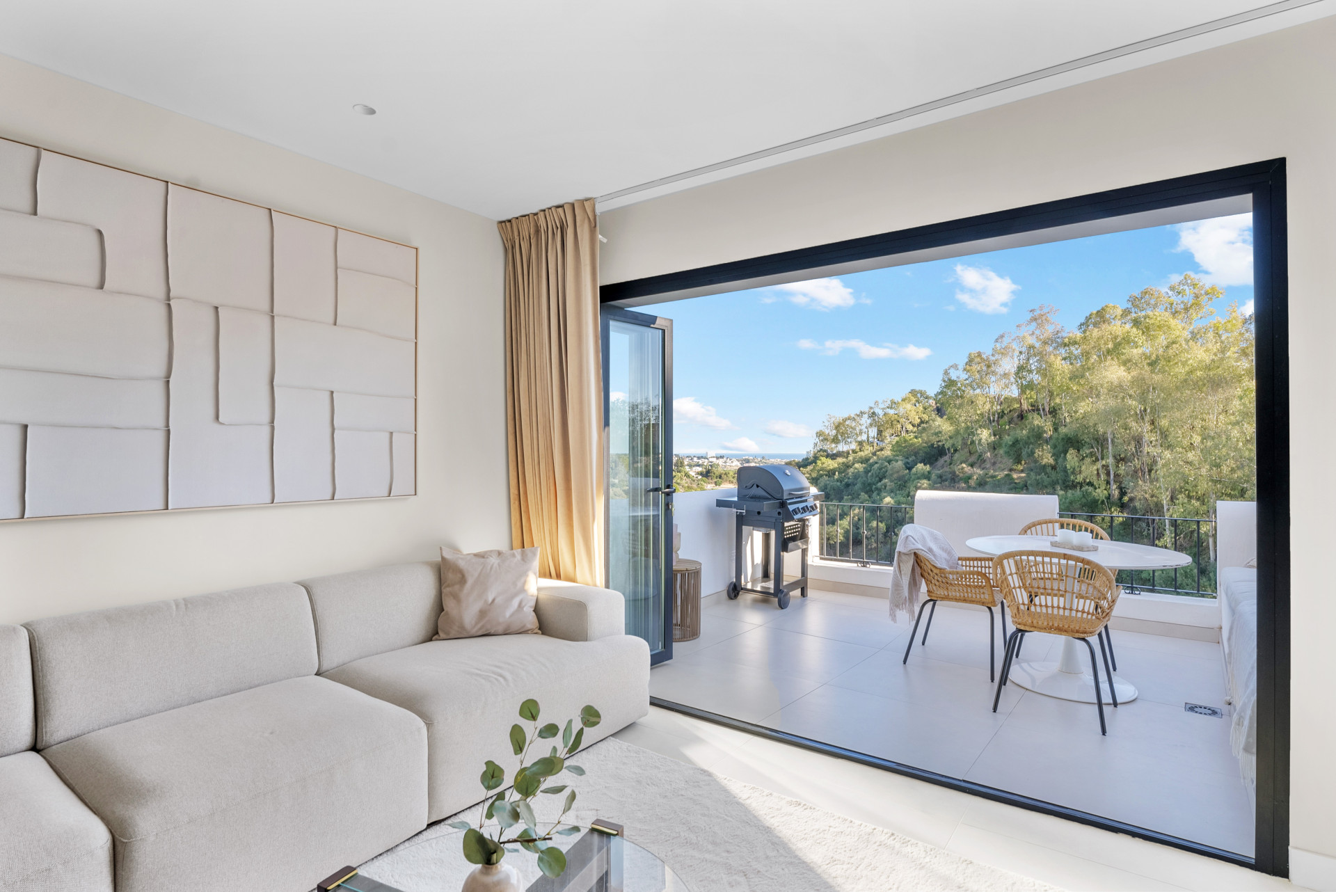 Piso de 3 Dormitorios en venta en Los Almendros, Benahavís