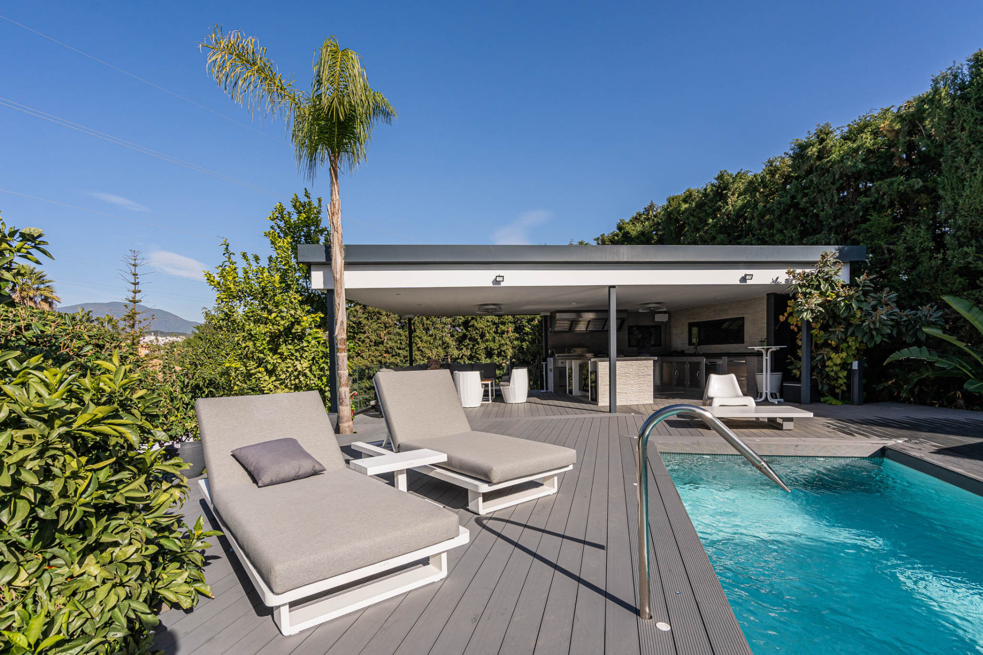 Casa de 8 Dormitorios en venta en Nueva Andalucía, Marbella