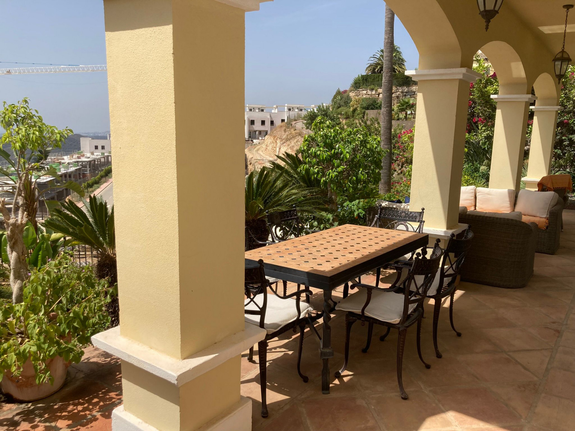 3 Bed, 2 Bath - Villa for Rent in Istan