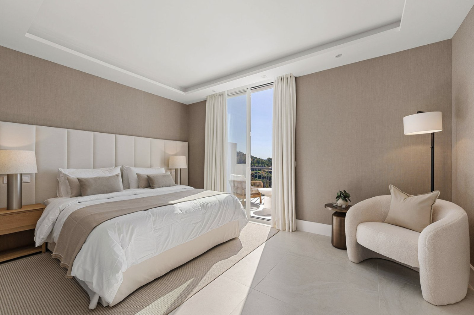 Casa Adosada de 4 Dormitorios en venta en La Quinta, Benahavís