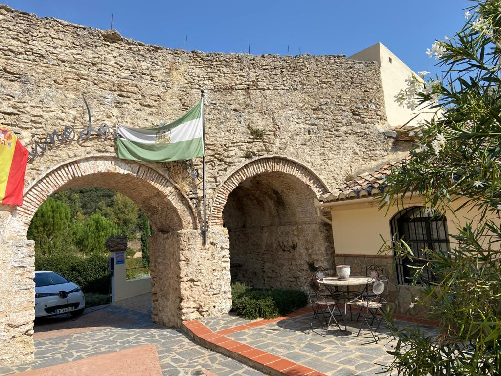 Finca de 6 Dormitorios y 6 Baños en venta en Setenil de las Bodegas