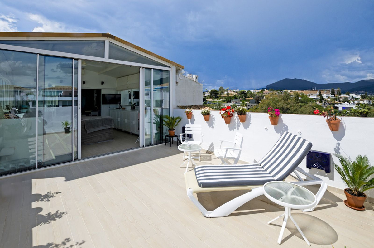 3 Bed, 3 Bath - Penthouse for Sale in Puerto Banús