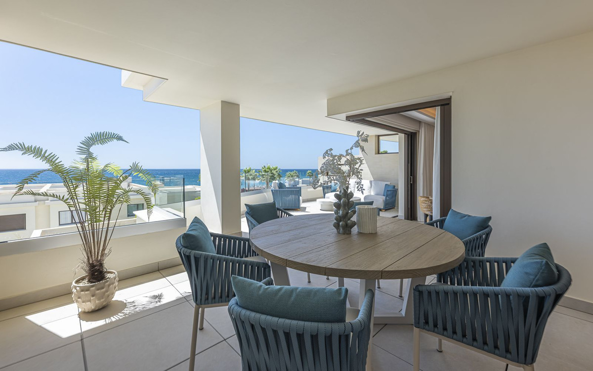 Piso de 2 Dormitorios y 2 Baños en venta en Nueva Milla de Oro, Estepona