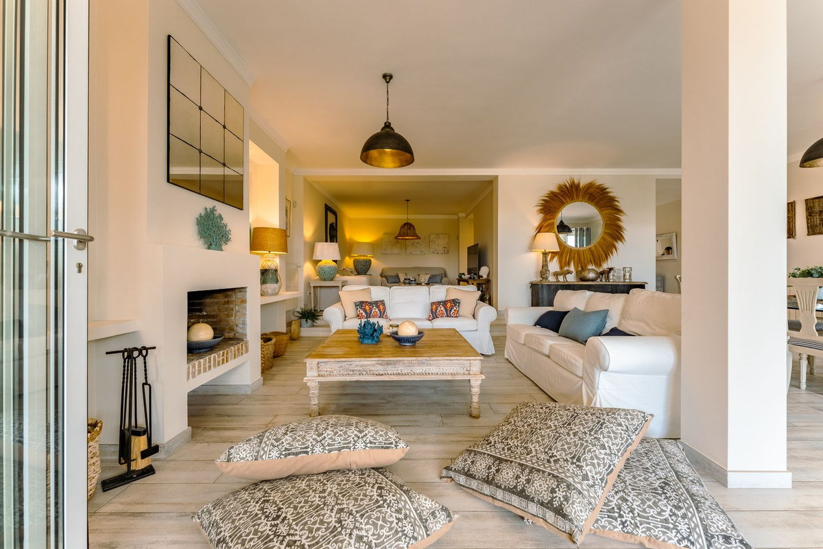 Casa de 7 Dormitorios y 7 Baños en venta en Guadalmina Baja, San Pedro de Alcántara
