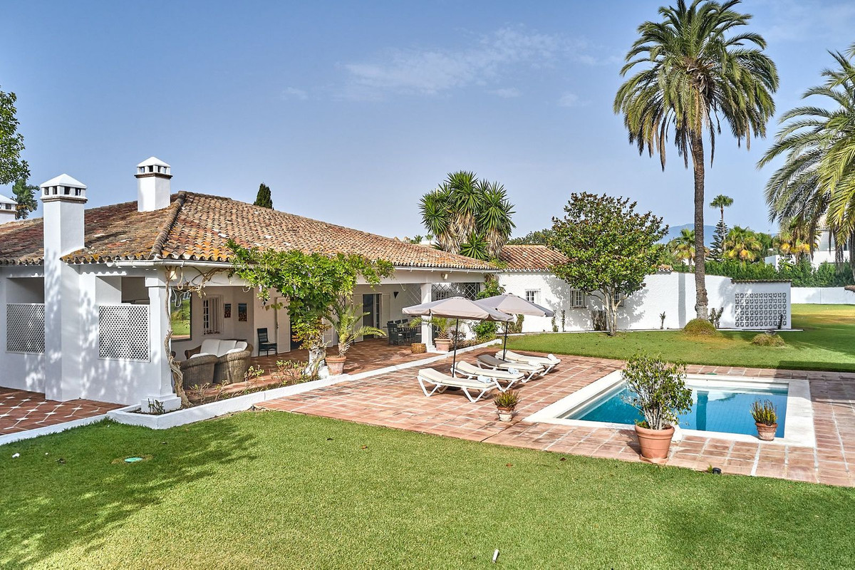 7 Bed, 5 Bath - Villa for Sale in Guadalmina Baja, San Pedro de Alcántara