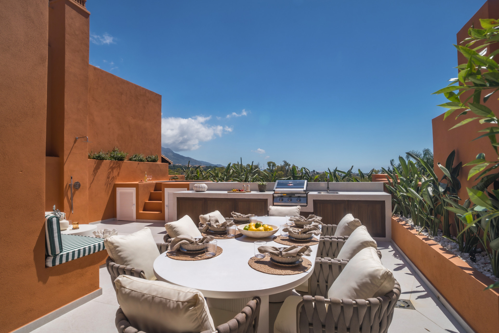 4 Bed, 3 Bath - Penthouse for Sale in Nueva Andalucia, Marbella