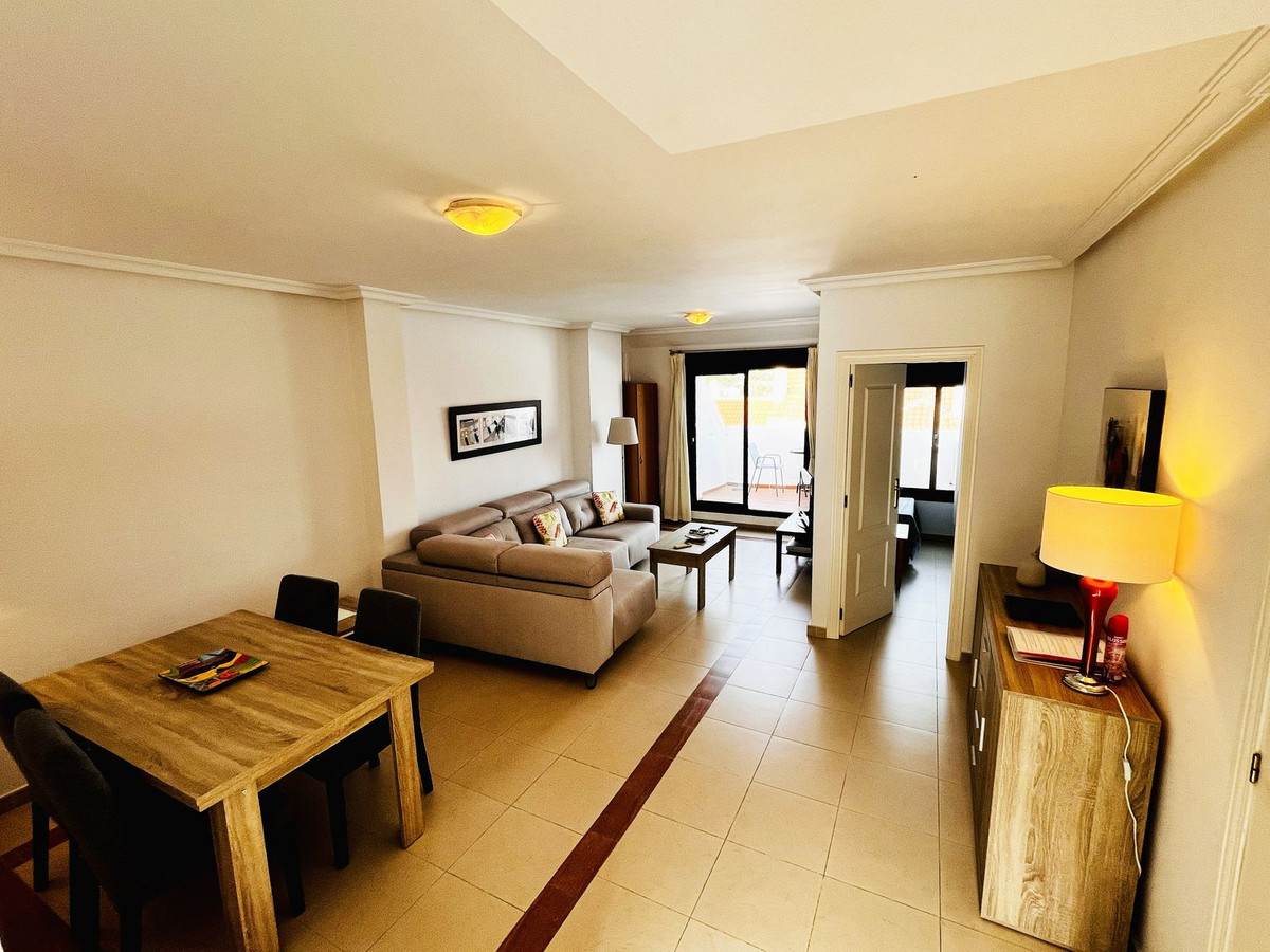 Ático de 2 Dormitorios y 2 Baños en venta en Nueva Andalucía, Marbella