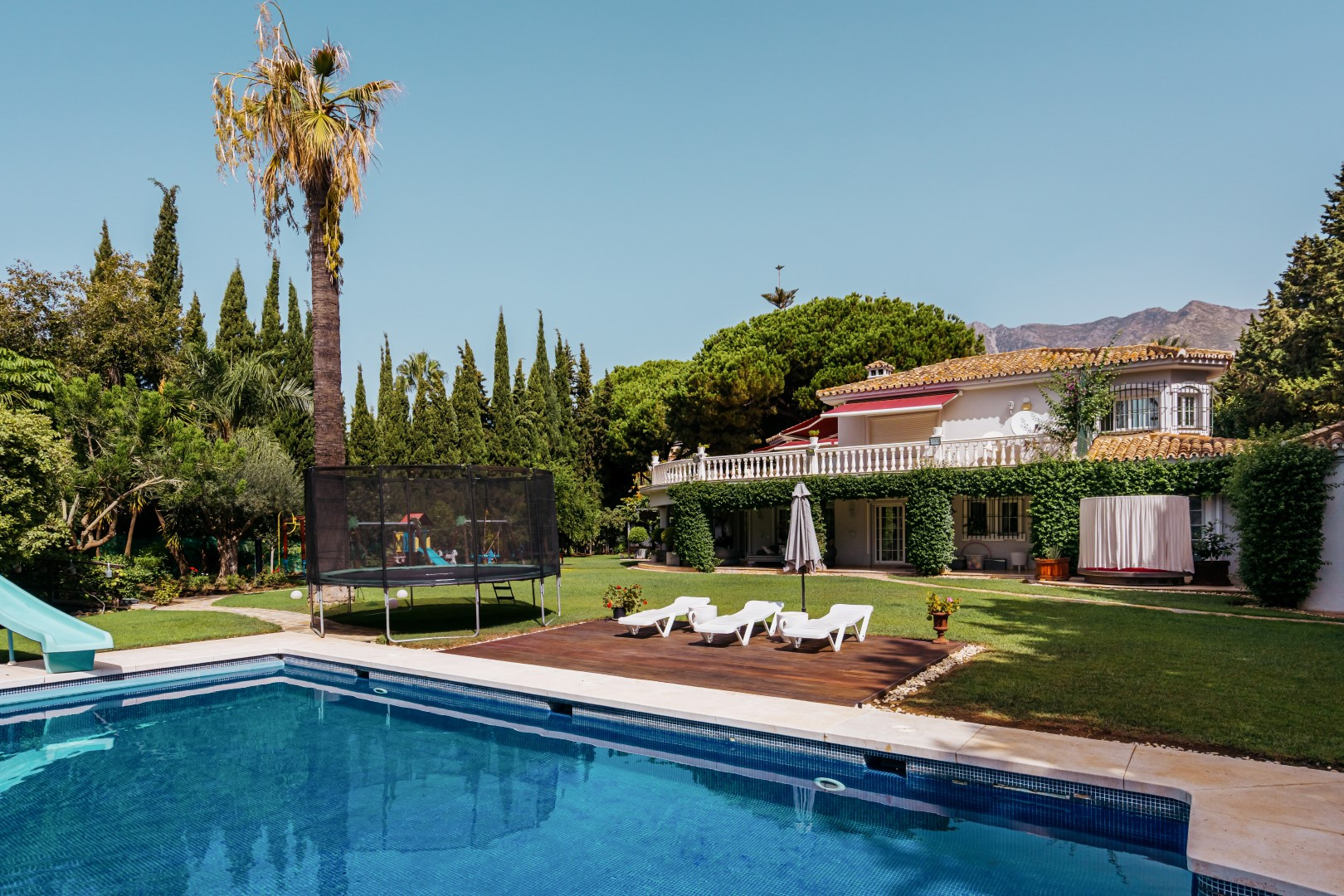 Casa de 5 Dormitorios y 6 Baños en venta en Milla de Oro, Marbella