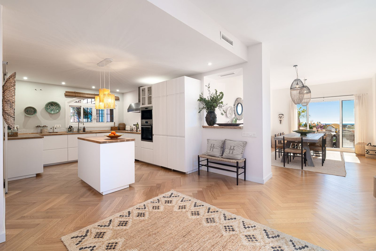 Piso de 3 Dormitorios en venta en Nueva Andalucía, Marbella