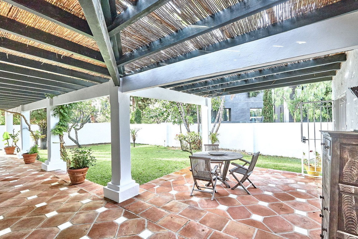 7 Bed, 5 Bath - Villa for Sale in Guadalmina Baja, San Pedro de Alcántara