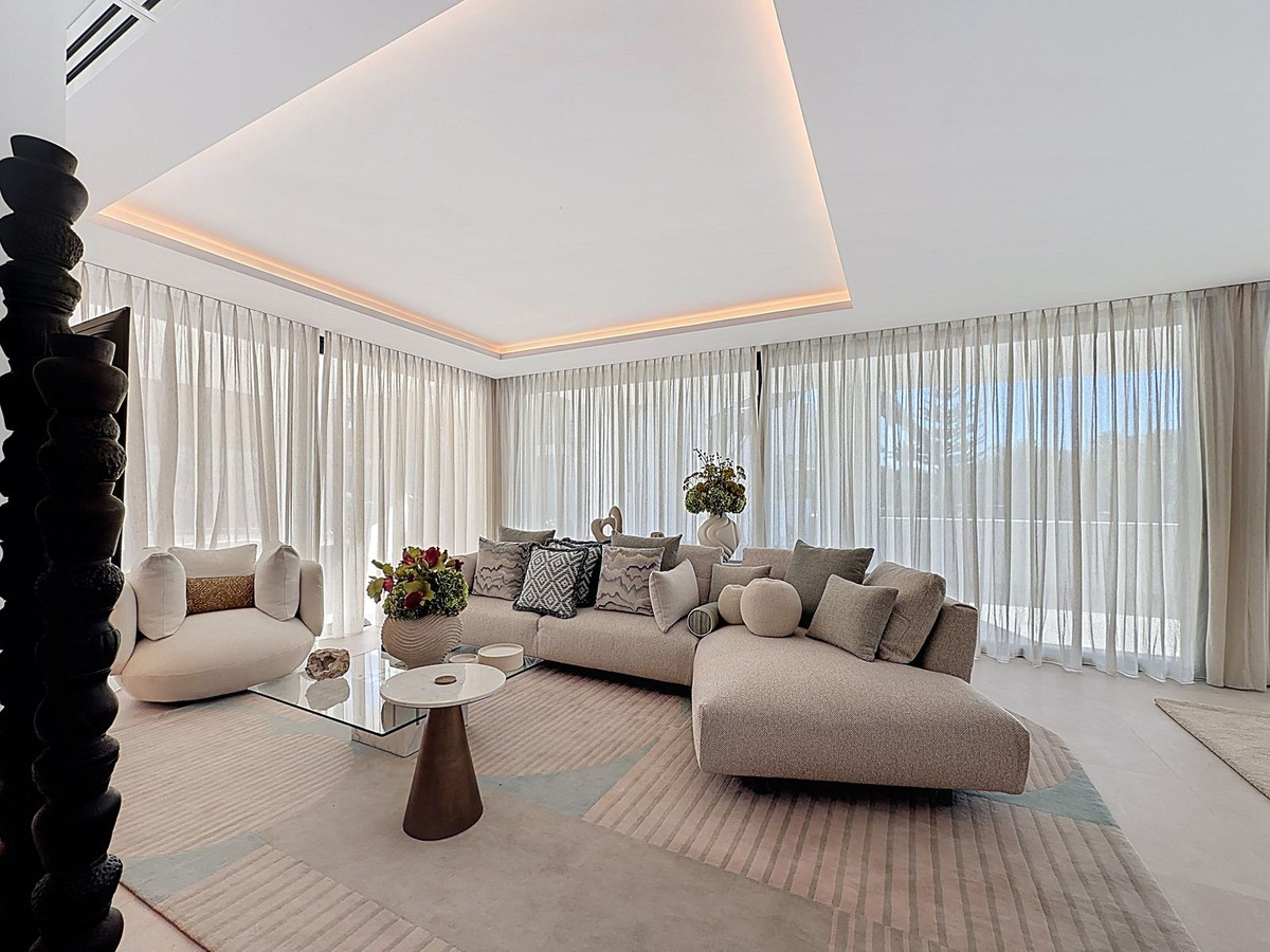 Casa de 5 Dormitorios en venta en Nagüeles, Marbella