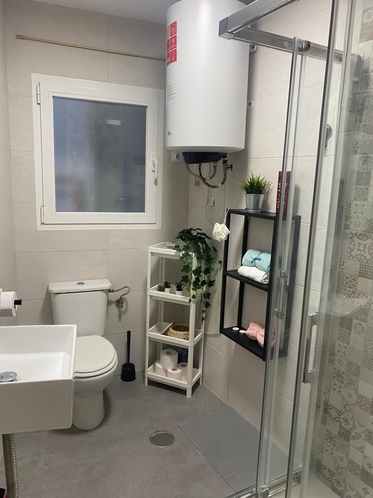 Casa Adosada de 12 Dormitorios y 5 Baños en venta en Almería
