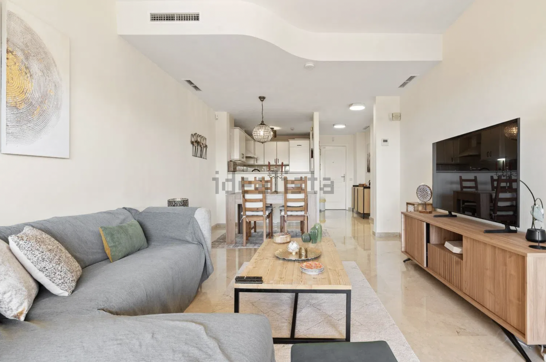 Piso de 2 Dormitorios y 2 Baños en venta en Elviria, Marbella