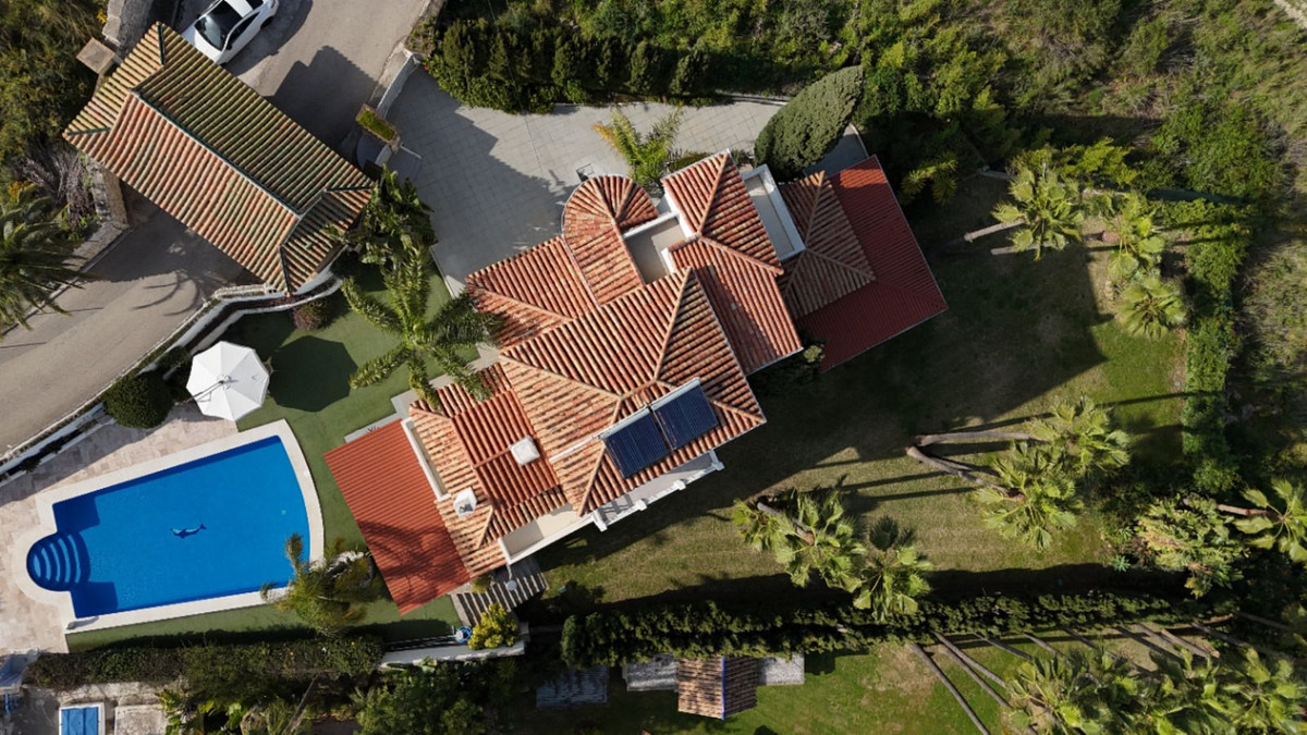 Casa de 5 Dormitorios en alquiler en Estepona