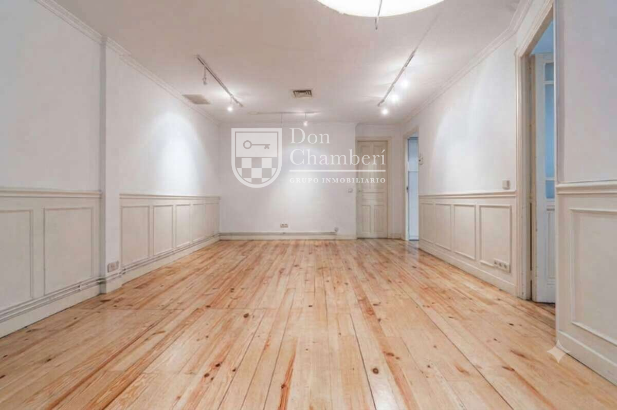 Piso de 2 Dormitorios y 1 Baño en venta en Chamberí, Madrid