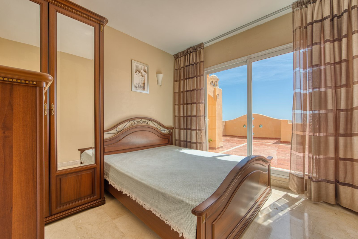 Ático de 3 Dormitorios y 2 Baños en venta en Elviria, Marbella