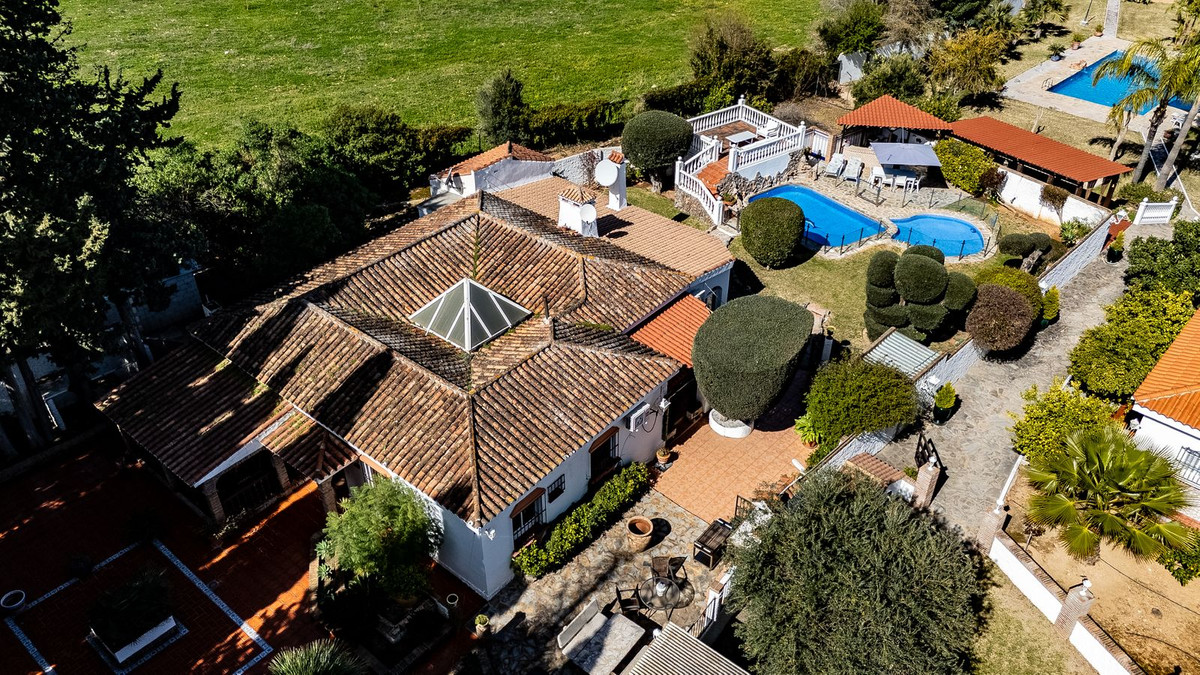 Casa de 5 Dormitorios y 4 Baños en venta en Alhaurín de la Torre