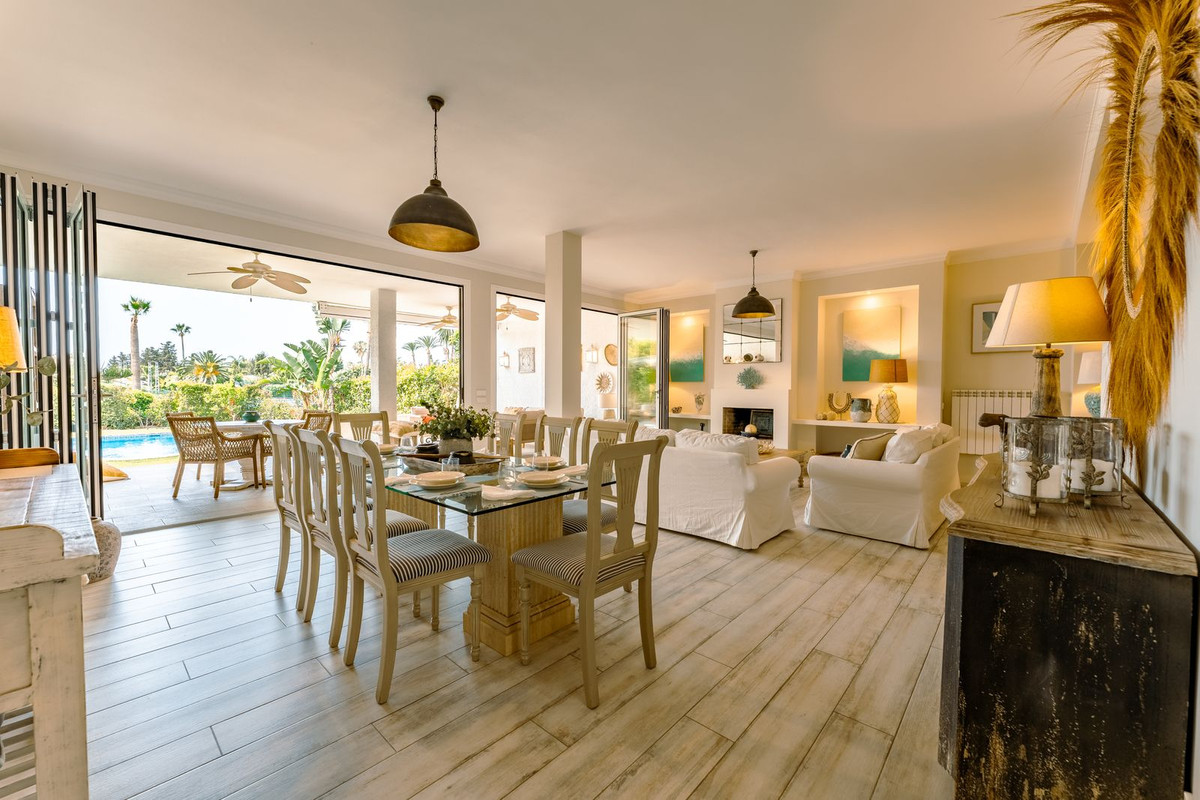 Casa de 7 Dormitorios y 7 Baños en venta en Guadalmina Baja, San Pedro de Alcántara