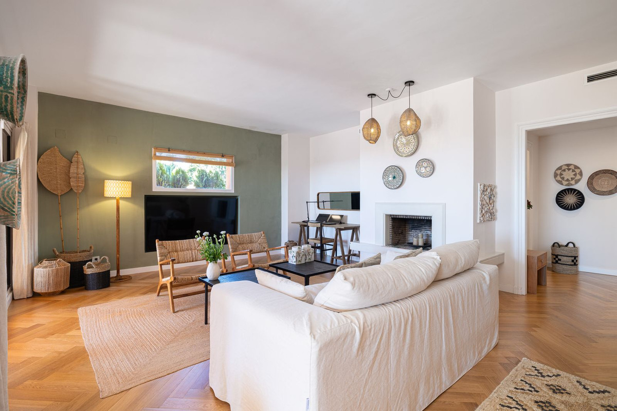 Piso de 3 Dormitorios en venta en Nueva Andalucía, Marbella