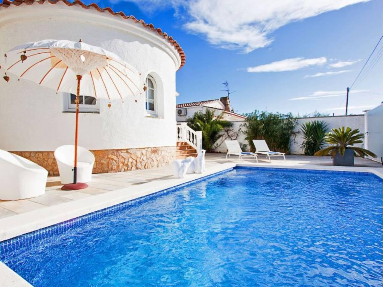 Casa Adosada de 3 Dormitorios y 2 Baños en alquiler vacacional en Empuriabrava