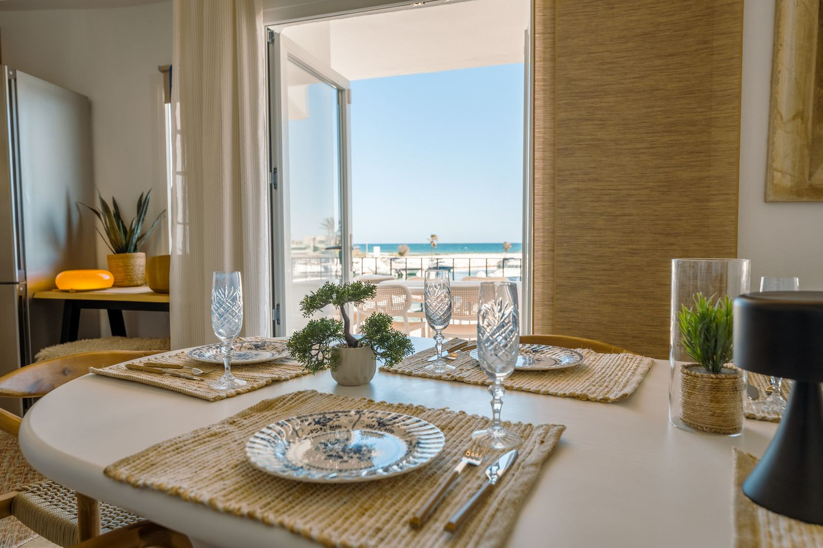 Casa Adosada de 4 Dormitorios y 3 Baños en alquiler vacacional en Cabopino, Marbella