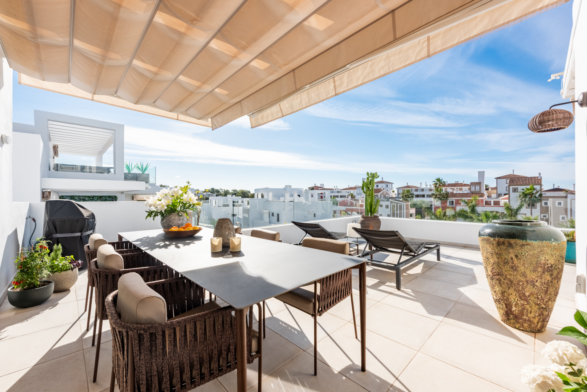 Ático de 3 Dormitorios y 2 Baños en venta en El Paraíso, Estepona