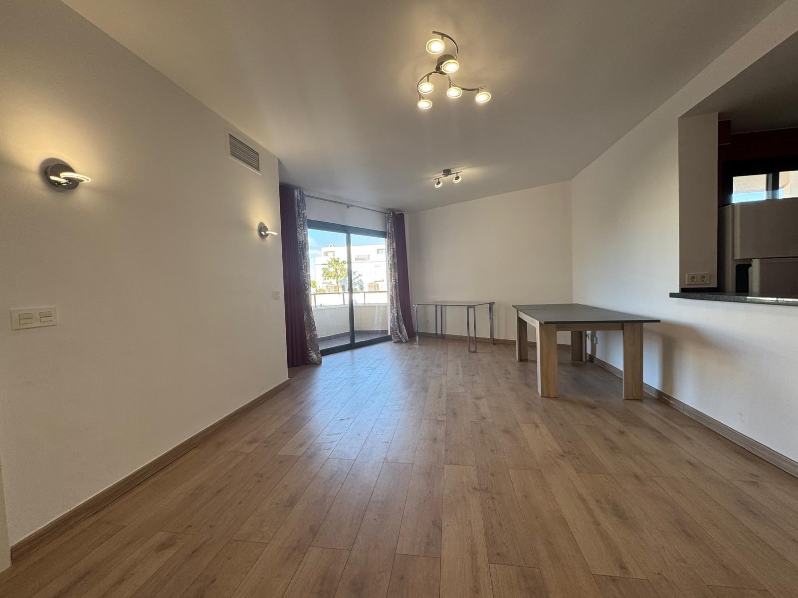 Piso de 2 Dormitorios y 2 Baños en venta en Estepona