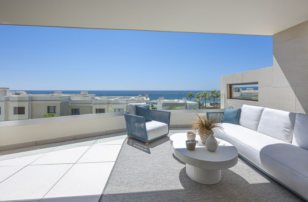 Piso de 2 Dormitorios y 2 Baños en venta en Nueva Milla de Oro, Estepona