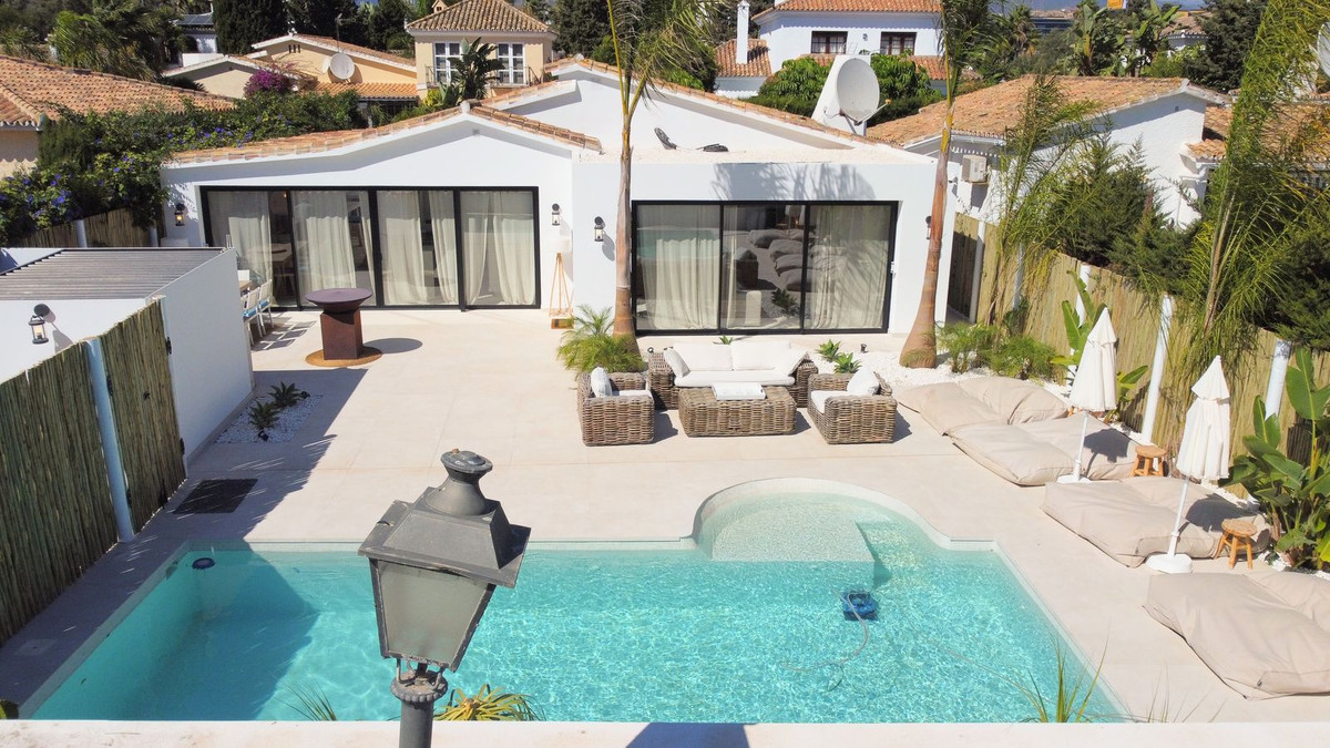 Casa de 4 Dormitorios en venta en Cancelada, Estepona