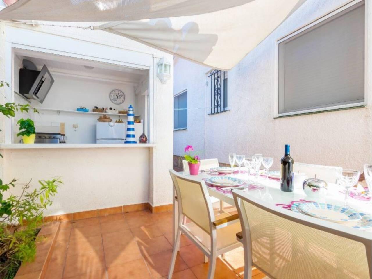 Casa Adosada de 3 Dormitorios y 2 Baños en alquiler vacacional en Empuriabrava
