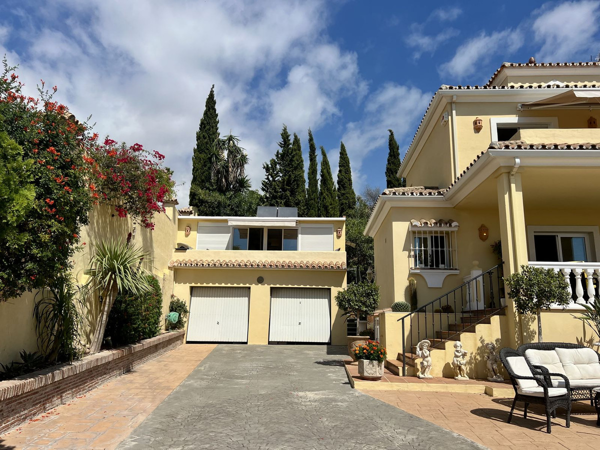 6 Bed - Country House for Sale in Estepona