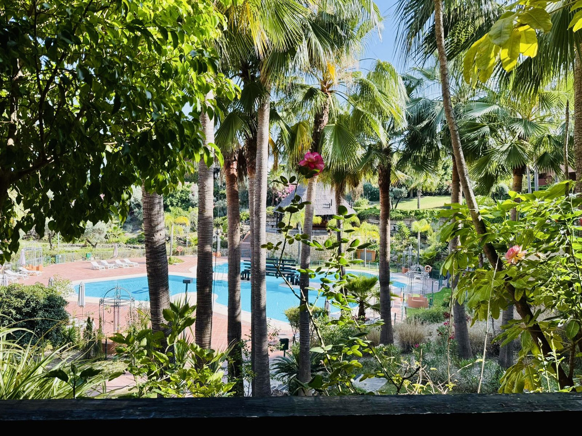 Piso de 3 Dormitorios en venta en Nueva Andalucía, Marbella