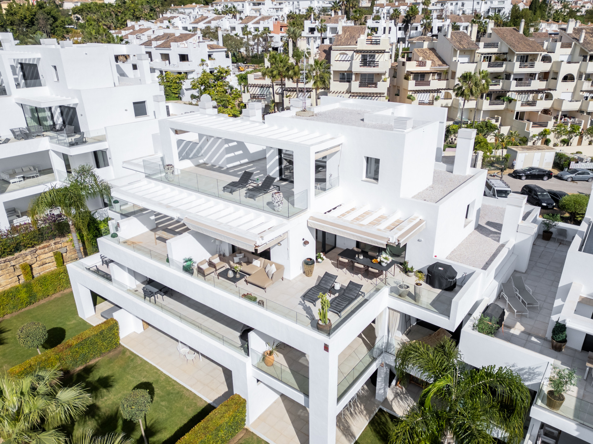 Ático de 3 Dormitorios y 2 Baños en venta en El Paraíso, Estepona