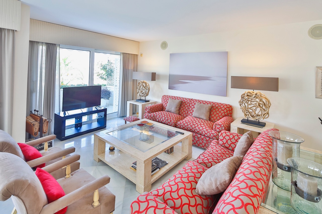 3 Bed, 4 Bath - Penthouse for Sale in Puerto Banus, Marbella