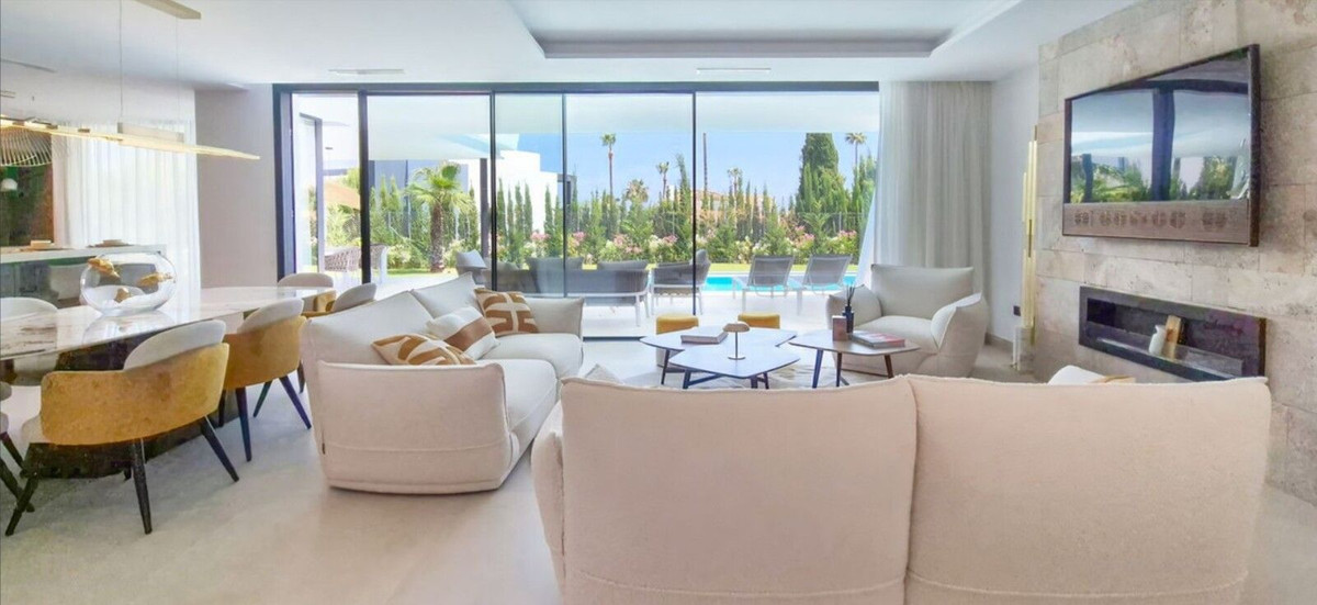 Casa de 4 Dormitorios en venta en Estepona