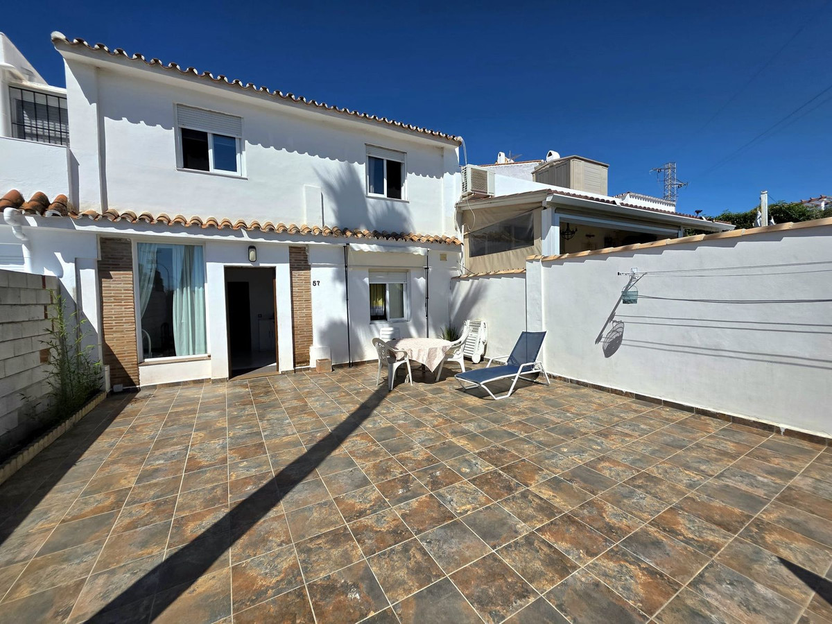 Casa Adosada de 3 Dormitorios y 2 Baños en venta en Estepona
