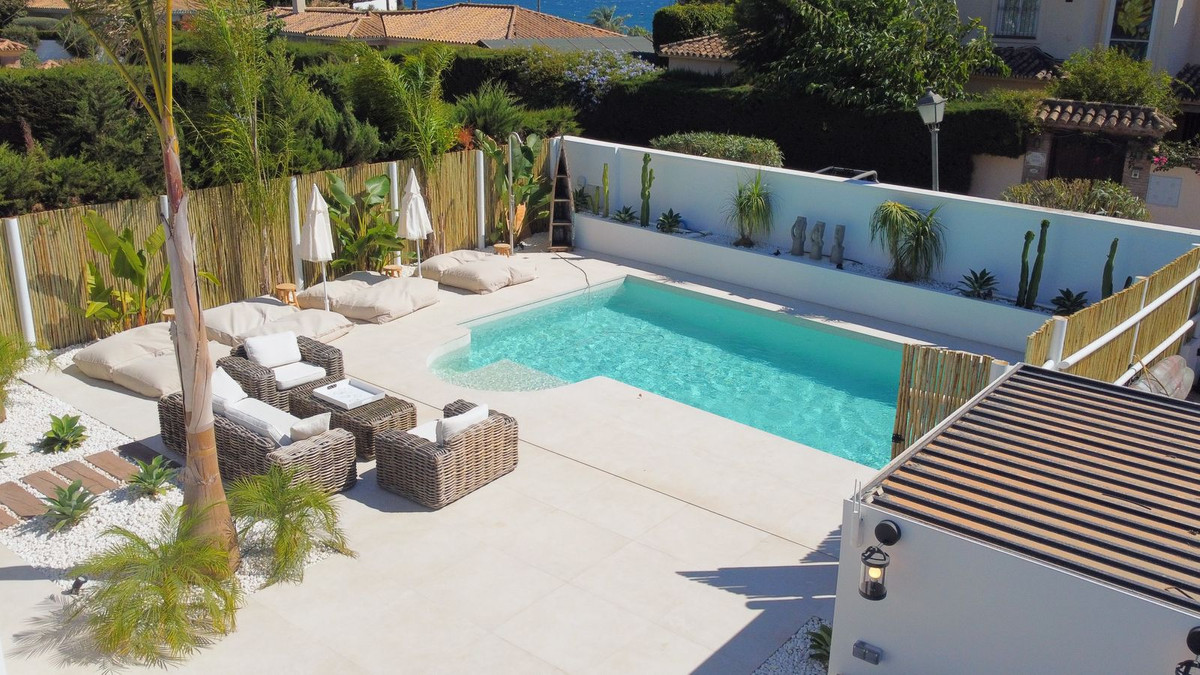 Casa de 4 Dormitorios en venta en Cancelada, Estepona