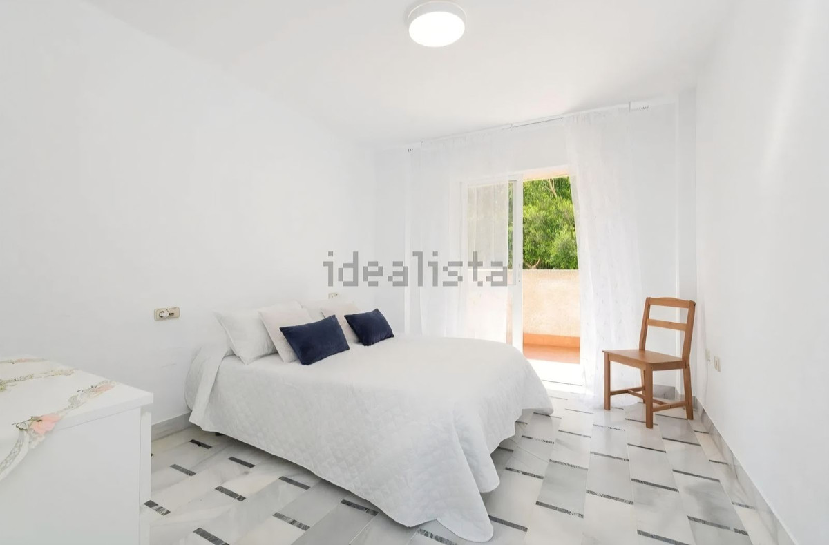 Piso de 4 Dormitorios y 2 Baños en venta en Churriana, Málaga