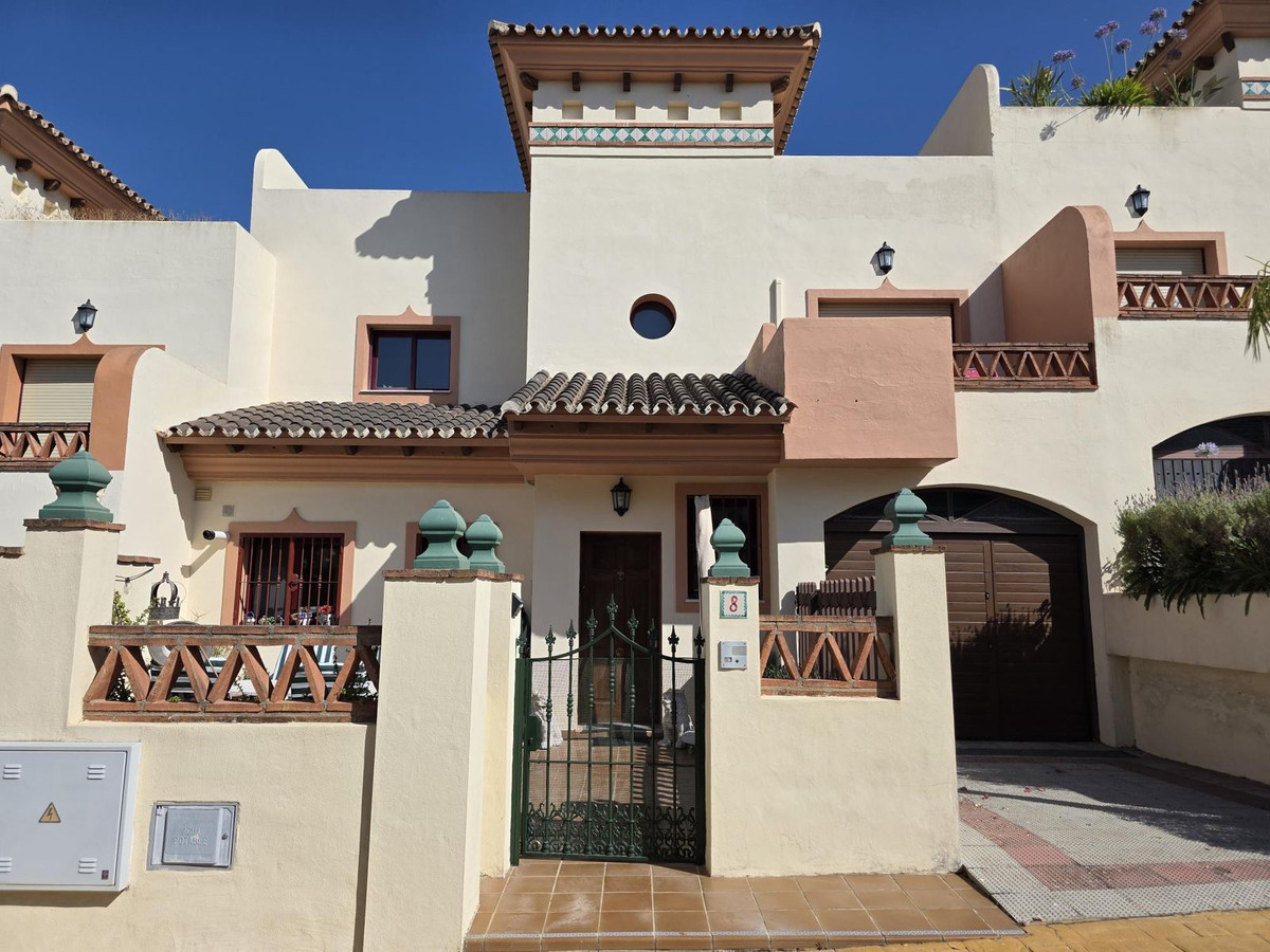 Casa Adosada de 5 Dormitorios y 4 Baños en venta en Coin