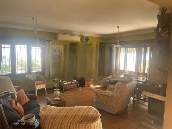 Casa de 5 Dormitorios en venta en Almería