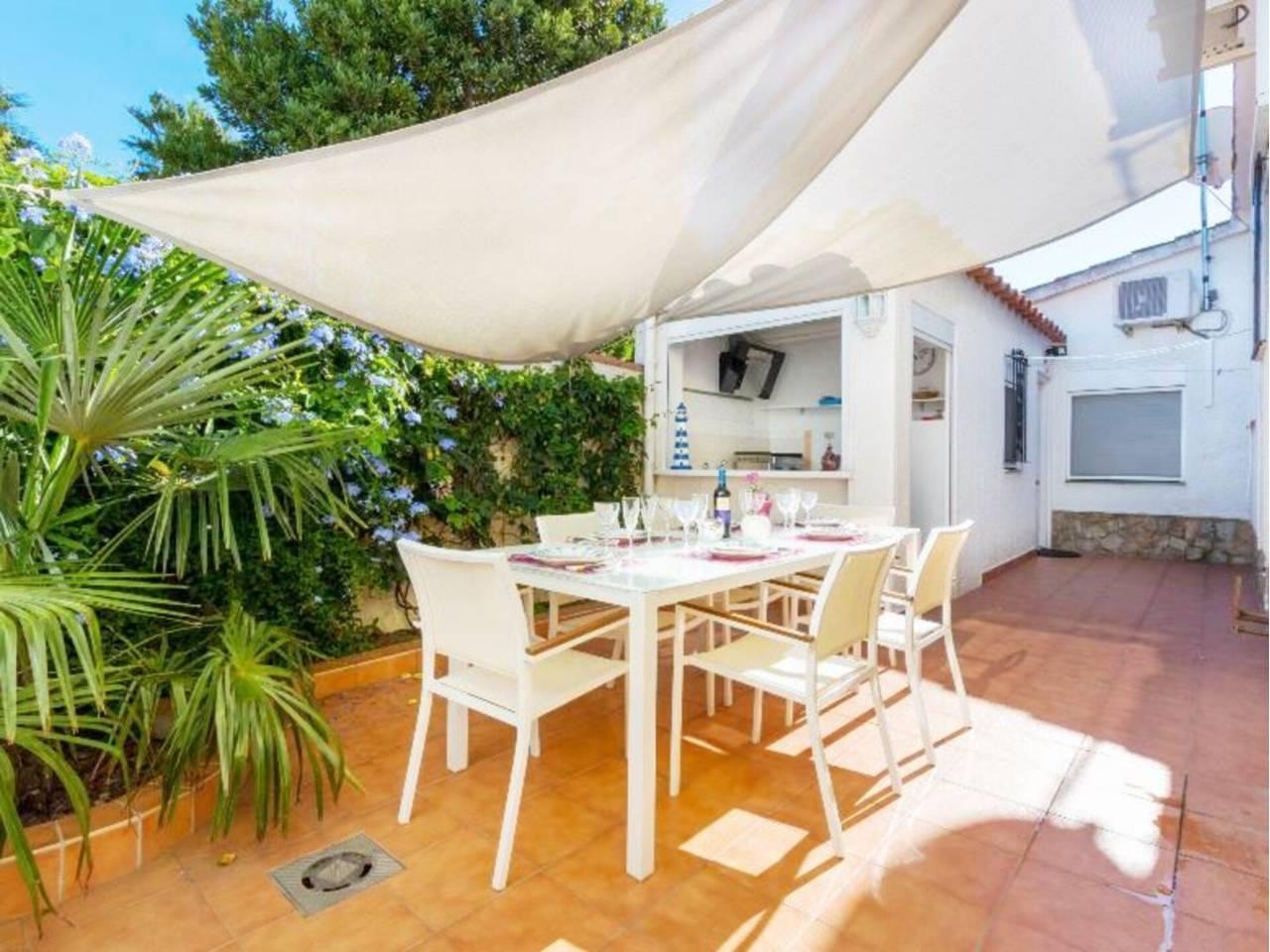 Casa Adosada de 3 Dormitorios y 2 Baños en alquiler vacacional en Empuriabrava