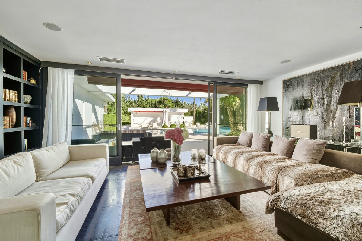 Casa de 6 Dormitorios y 7 Baños en venta en Guadalmina Baja, San Pedro de Alcántara