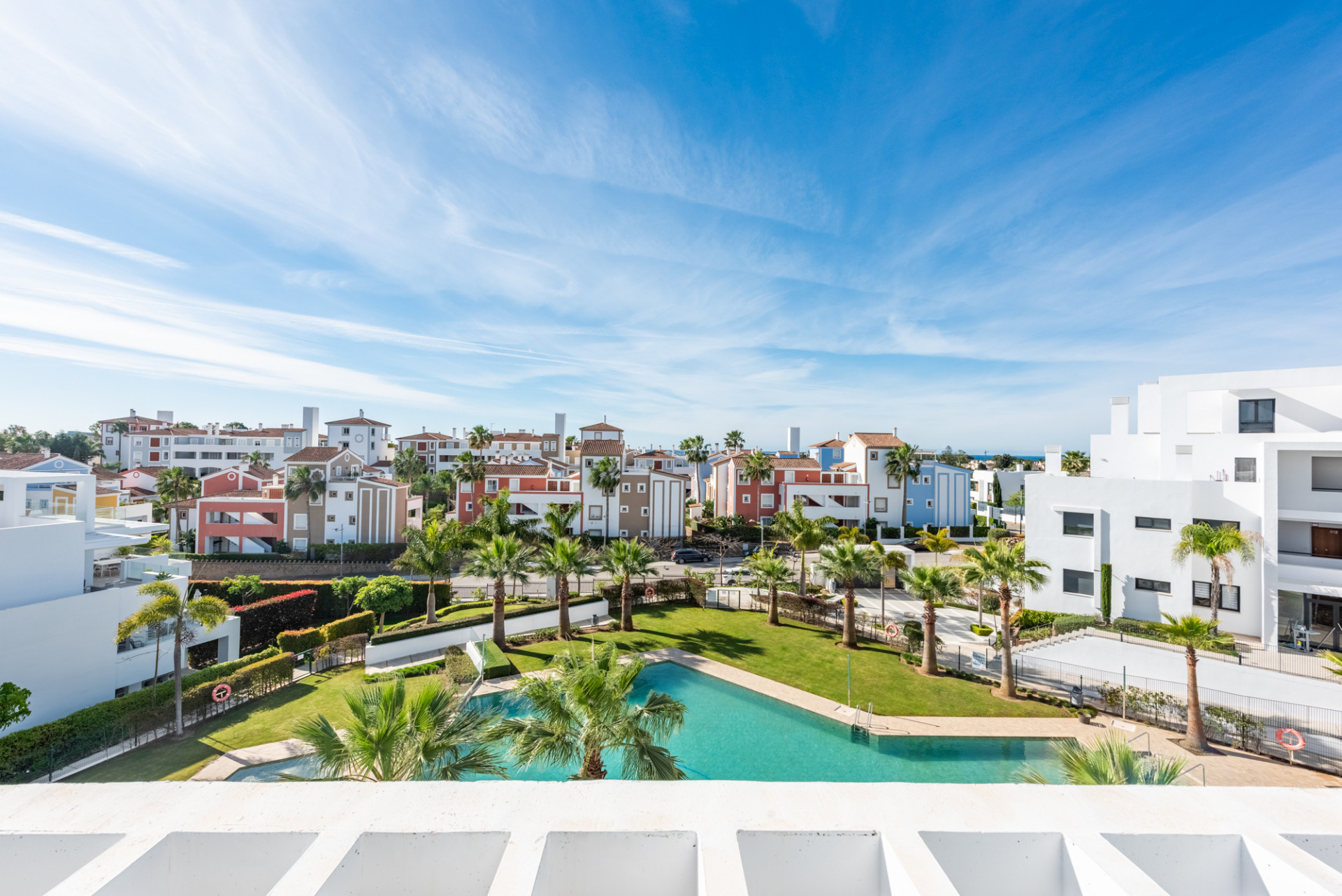 Ático de 3 Dormitorios y 2 Baños en venta en El Paraíso, Estepona