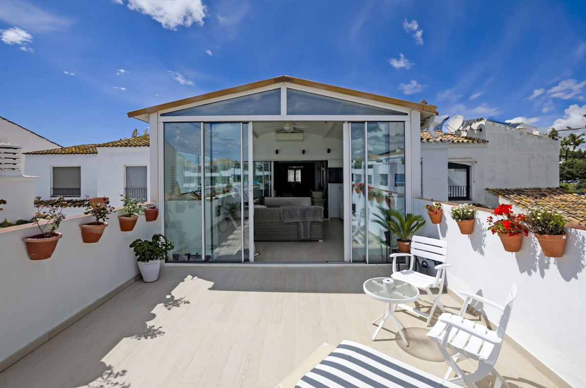 3 Bed, 3 Bath - Penthouse for Sale in Puerto Banús